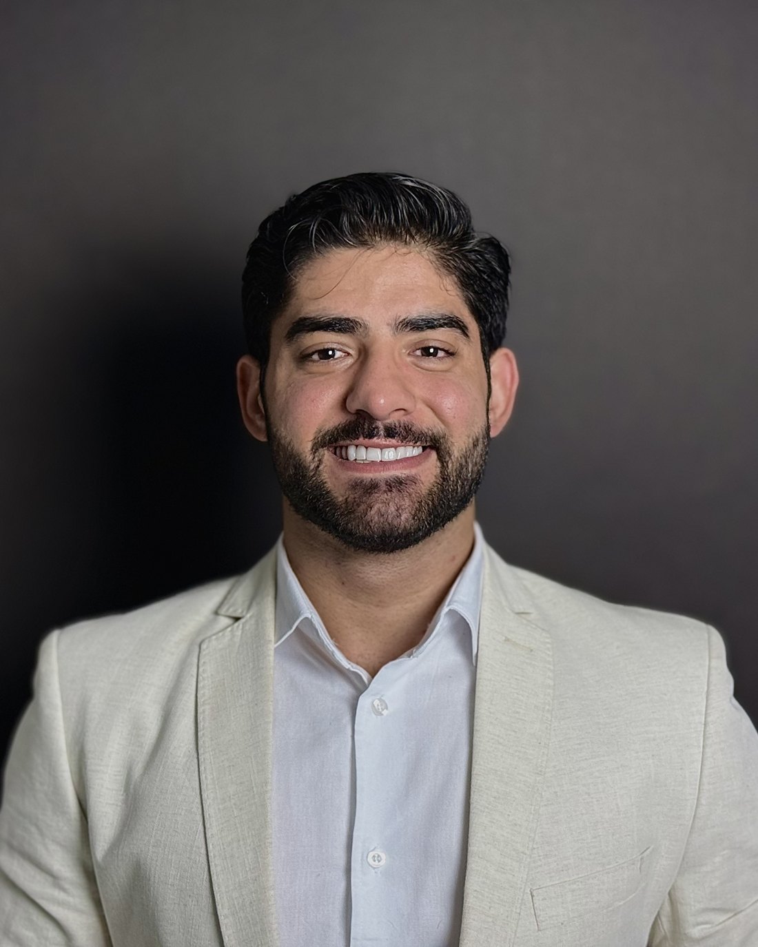 Dr. Pedro Ivo, médico do esporte com foco em correção corporal em Goiânia